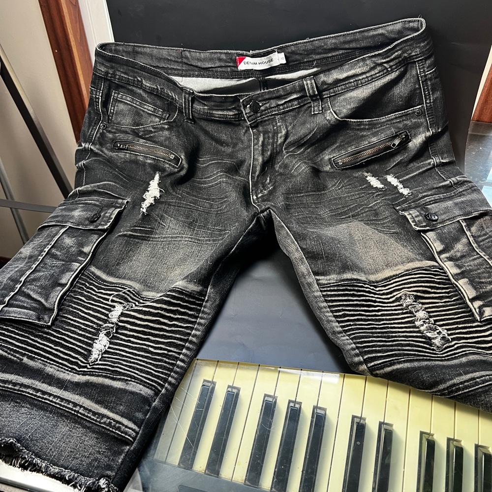 Denim House Men’s Distressed Cut offs sz40